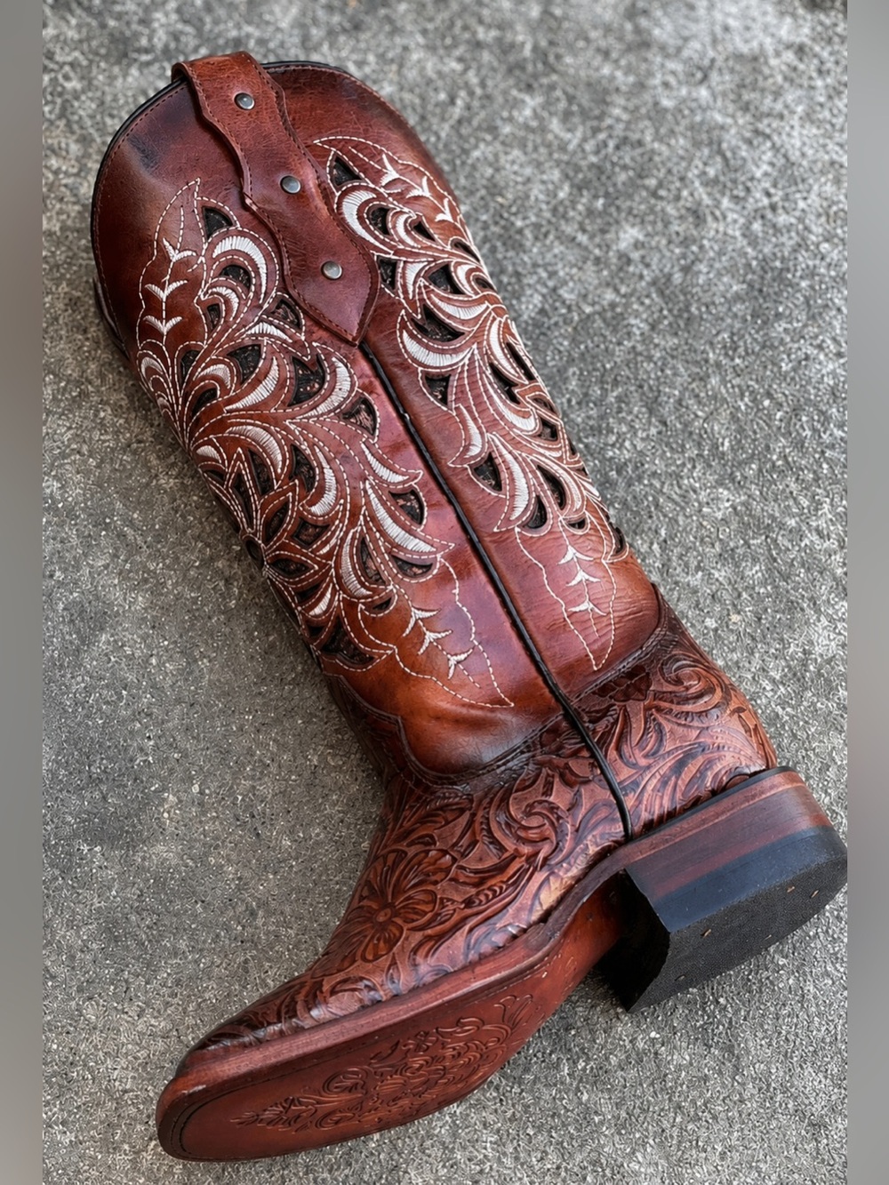 Rock’em Women's Brown Embroidered w/ bronze glitter inlay tooled boot.
Western - Picture 2 of 5